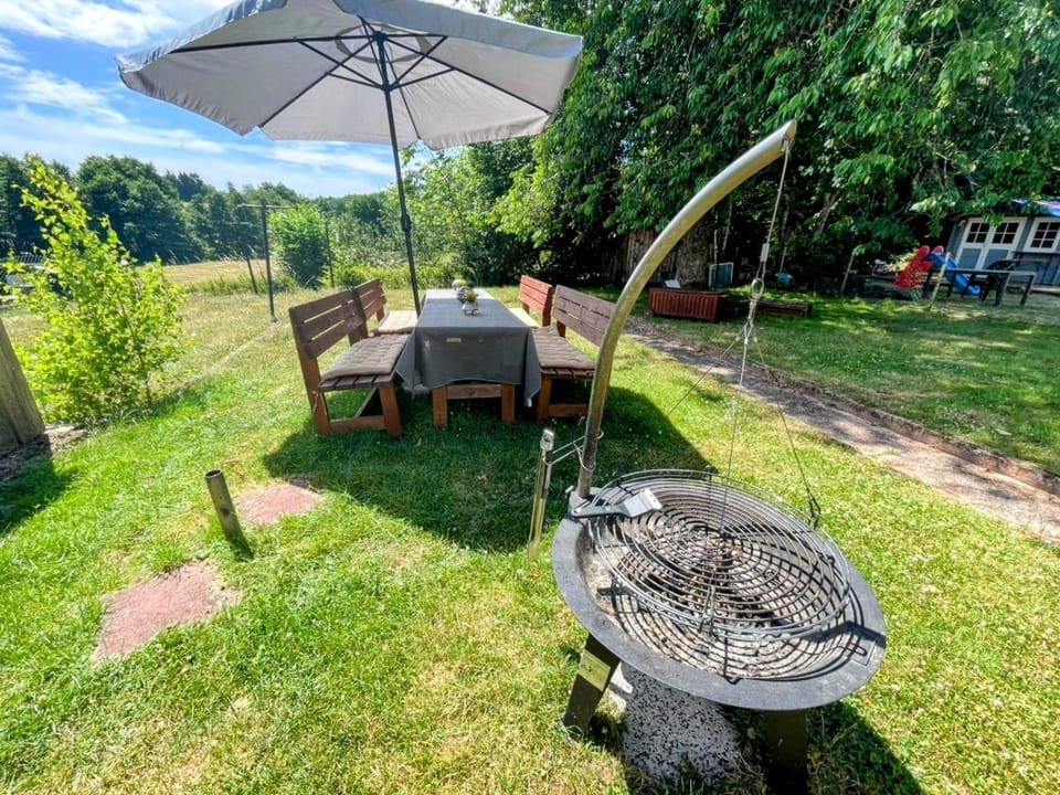 Spring, Natural landscape, BBQ facilities, Garden, Dining area