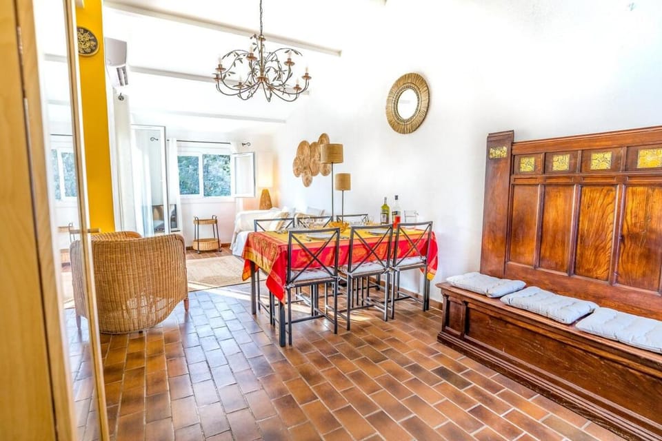 Living room, Photo of the whole room, Seating area, Dining area