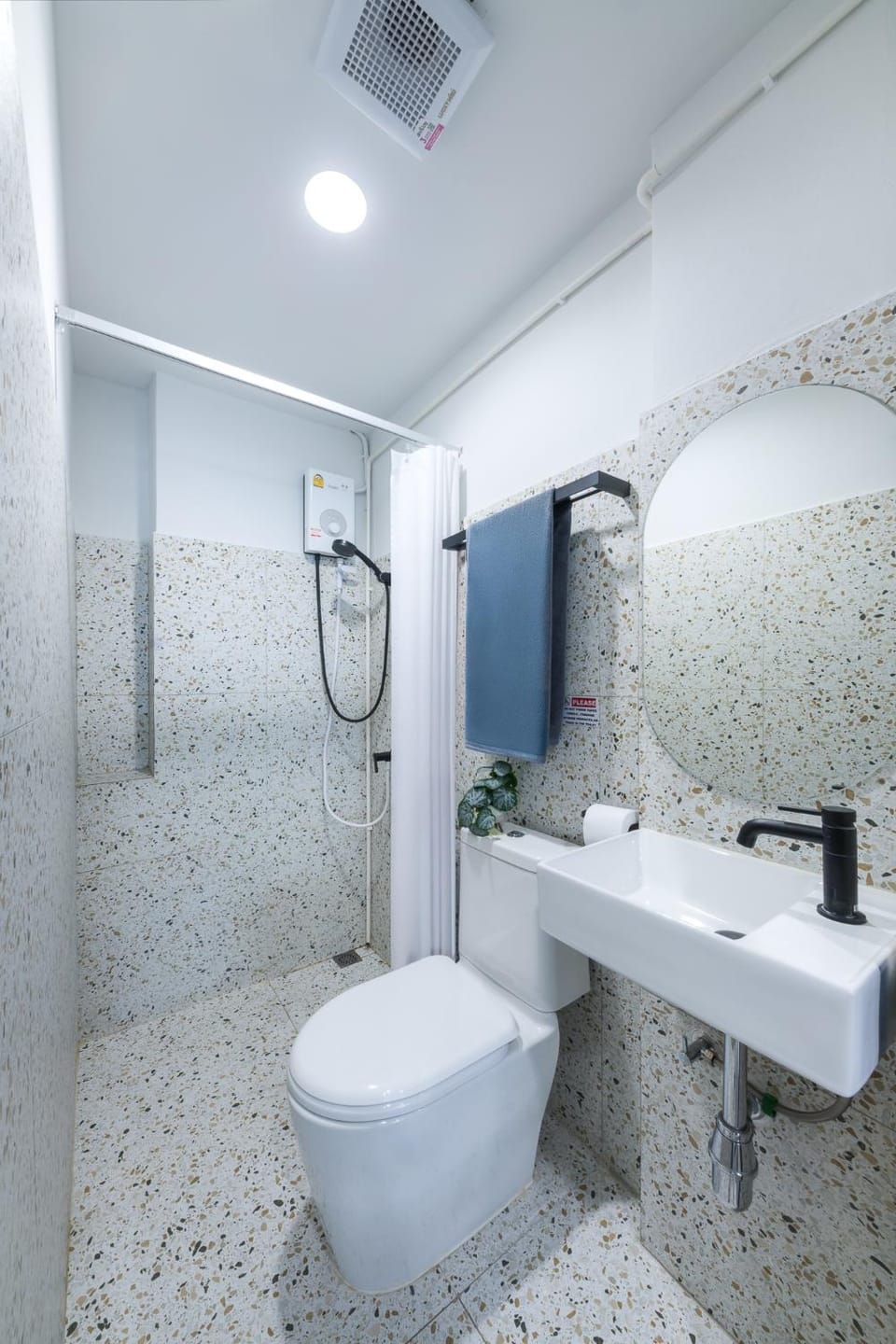 Petchaburi22 Apartments next to Platinum mall Apartment in Bangkok