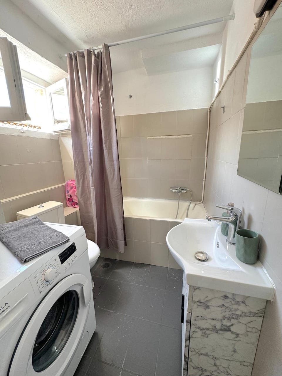 Bathroom, washing machine