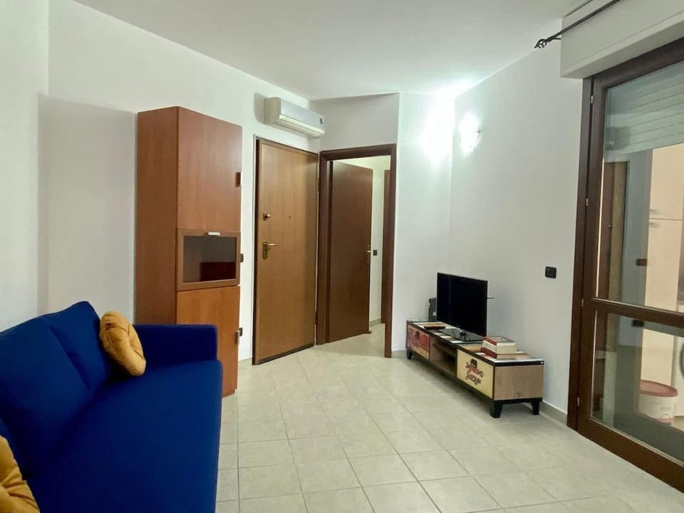 Communal lounge/ TV room, TV and multimedia, Living room, Seating area