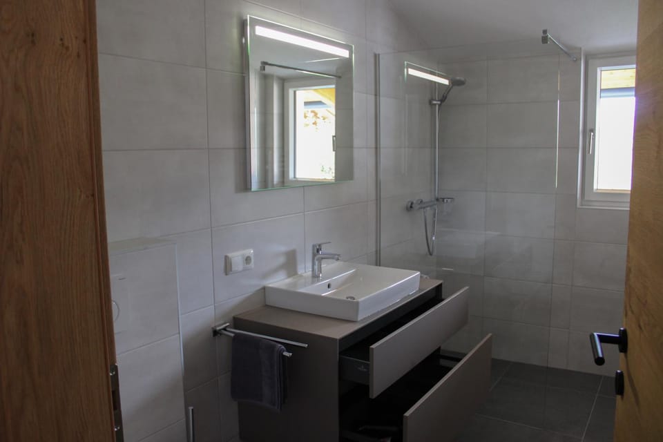 Shower, Bathroom, towels
