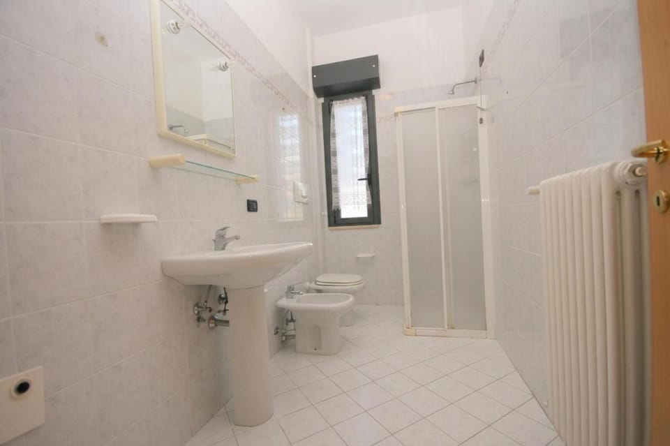 Toilet, Day, Bathroom, Time of day, bidet