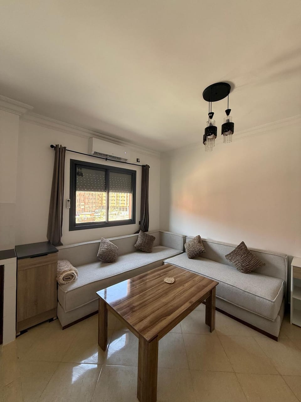 Bed, Living room, Photo of the whole room, Seating area, Dining area, Bedroom, air conditioner