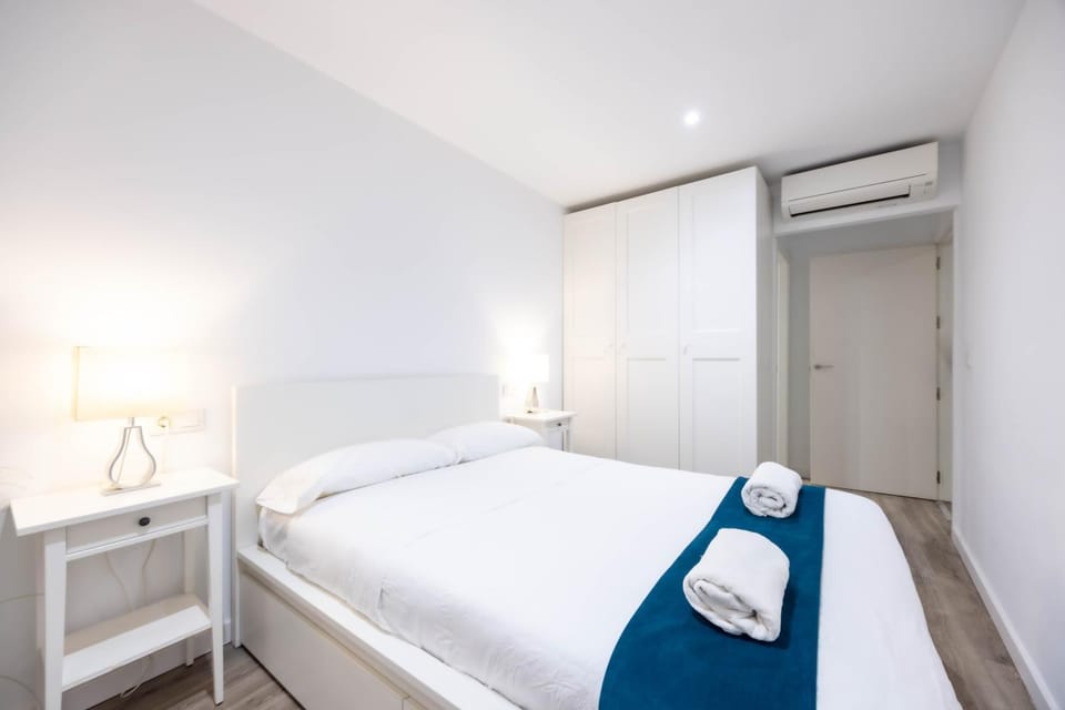 Bed, Photo of the whole room, Bedroom, towels, wardrobe