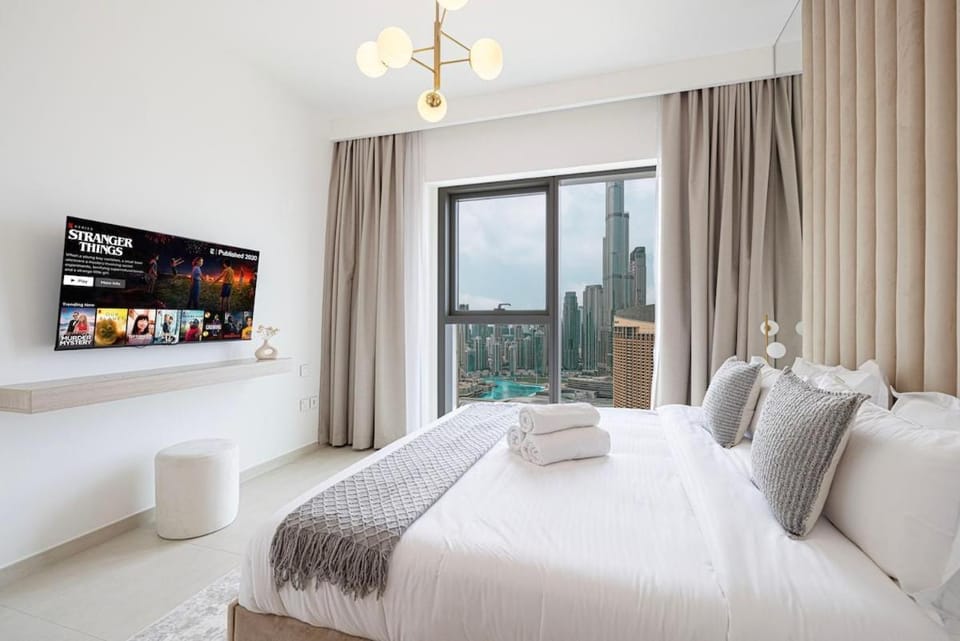 Bed, TV and multimedia, Bedroom, towels