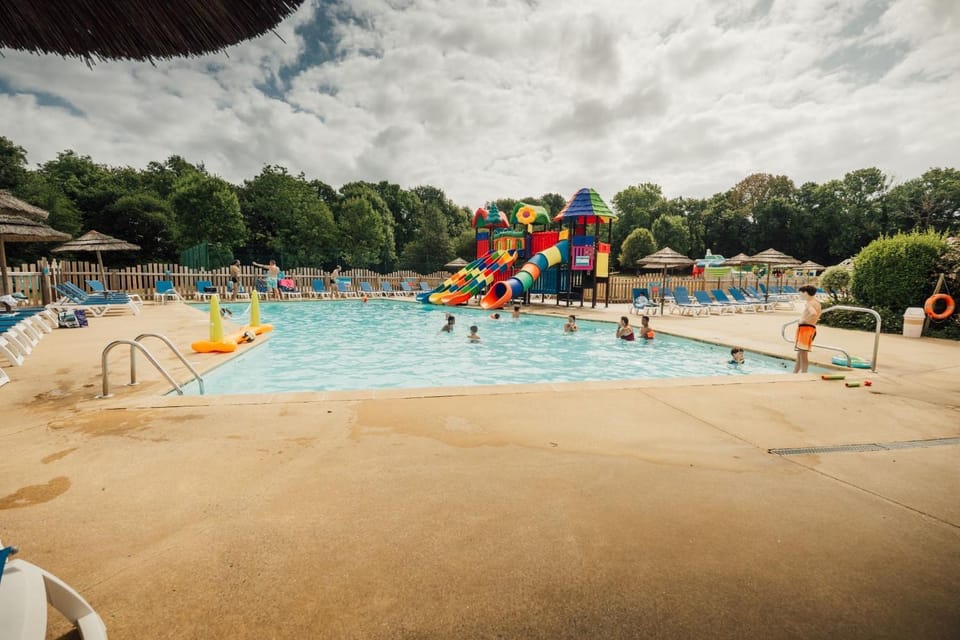 Mobil home chaleureux finistère sud 2CH 4PERS Campground/ 
RV Resort in Clohars-Carnoët