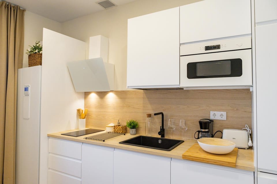 Kitchen or kitchenette, dishwasher, microwave, toaster