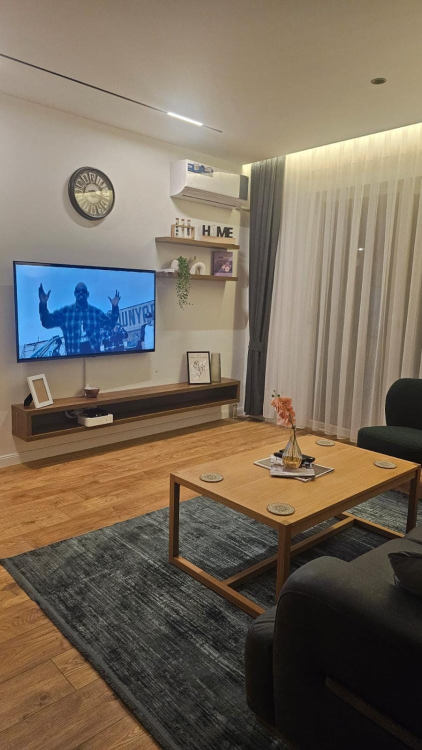 Communal lounge/ TV room, TV and multimedia, Living room, Seating area, Evening entertainment