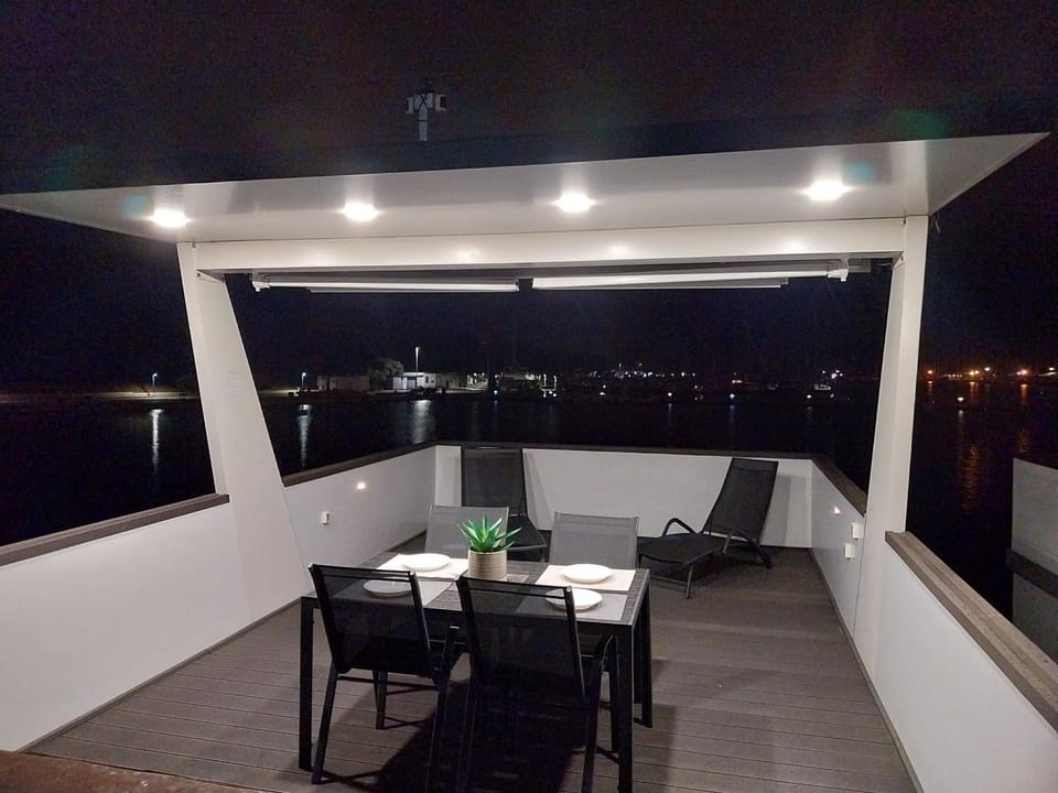 Night, View (from property/room), Balcony/Terrace, Dining area