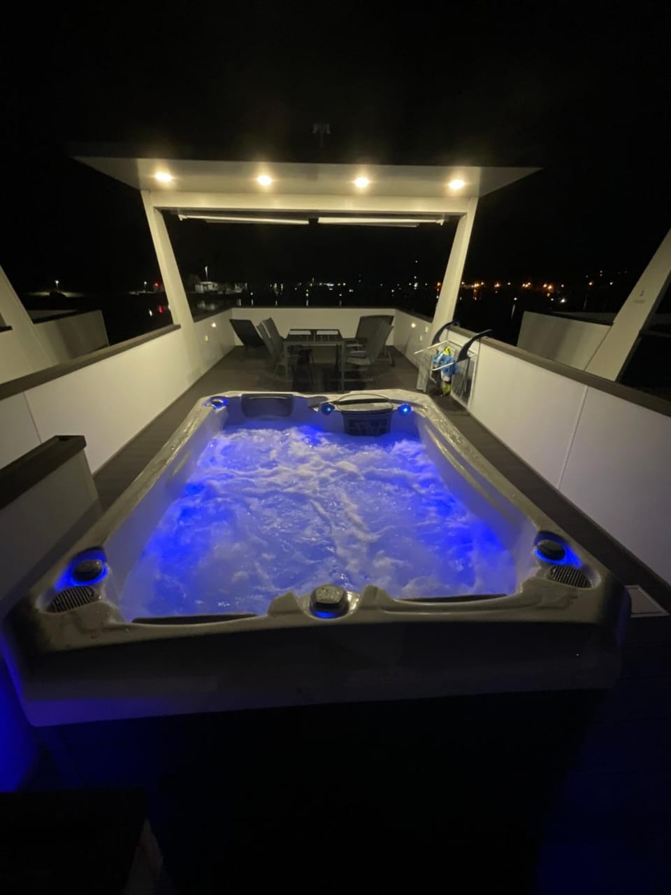 Night, Hot Tub, Spa and wellness centre/facilities, Pool view, Swimming pool