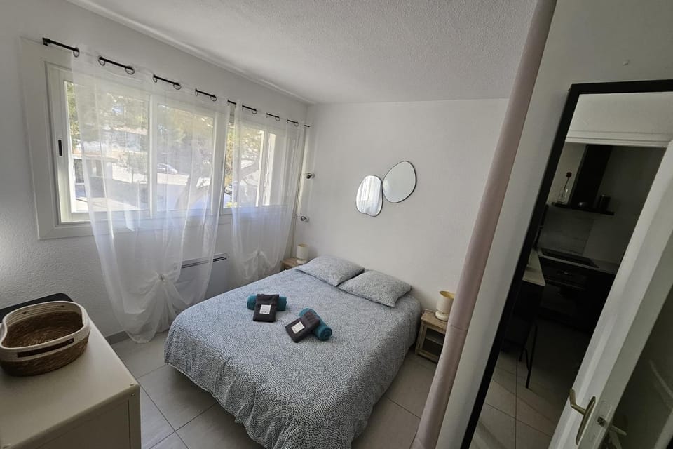 T2 with shared pool in Saint-Mandrier-sur-Mer Apartment in French Riviera