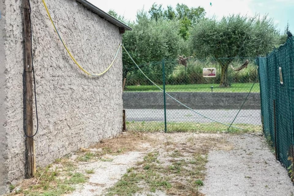 Lake-Hot Springs-Gardaland, Private Parking at Dolce Duplex Lazise Apartment in Lazise