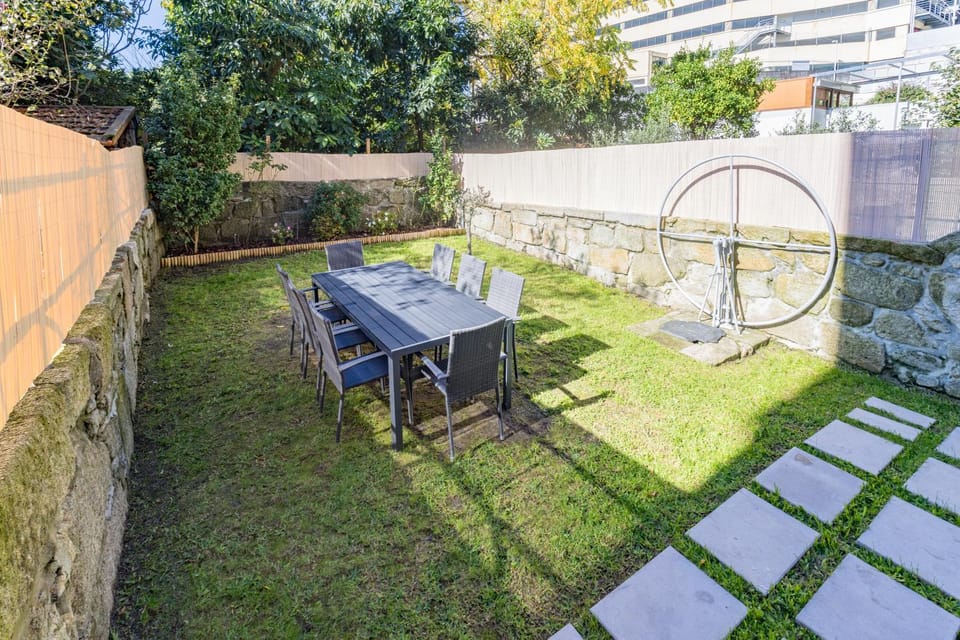 Alegria Rubi - Urban Oasis with Garden Villa in Porto