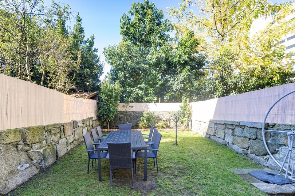 Alegria Rubi - Urban Oasis with Garden Villa in Porto