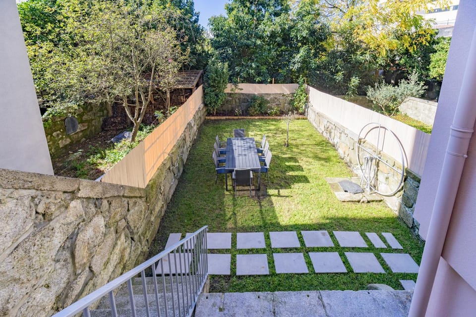 Alegria Rubi - Urban Oasis with Garden Villa in Porto