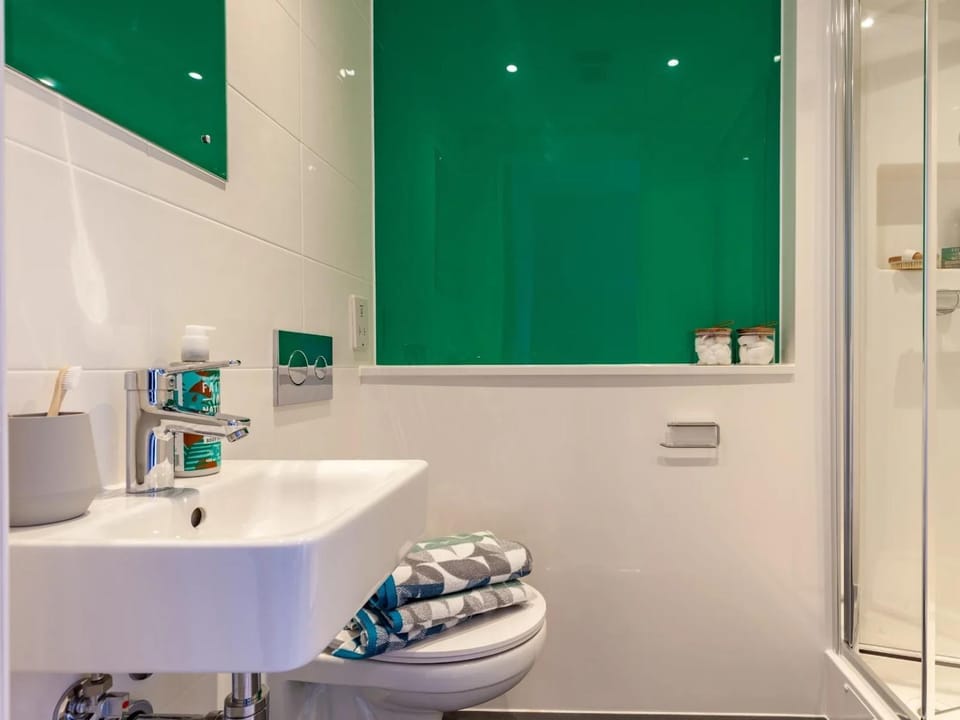 Shower, Bathroom, towels