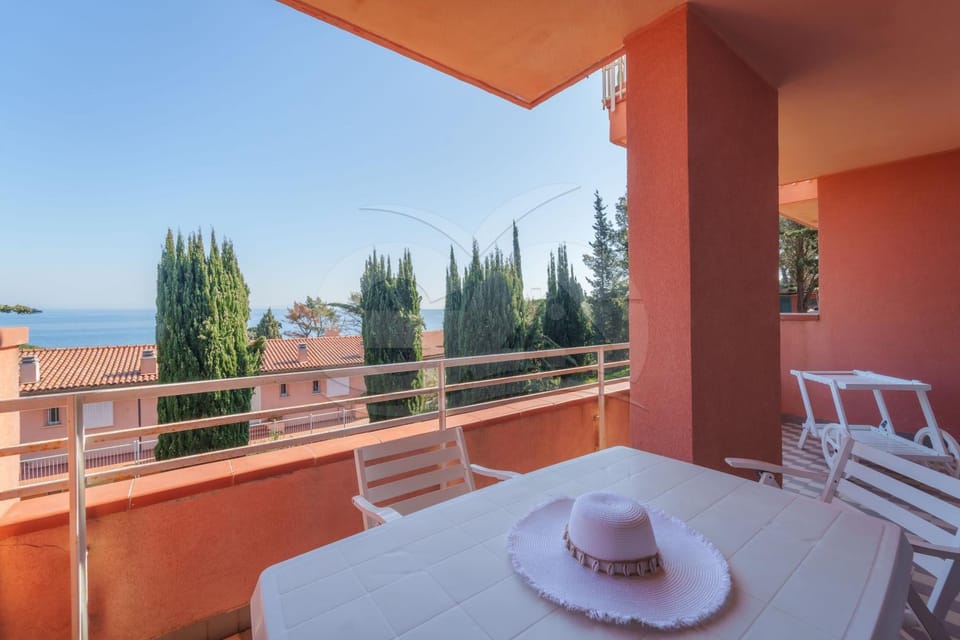 Patio, Day, Natural landscape, View (from property/room), Balcony/Terrace