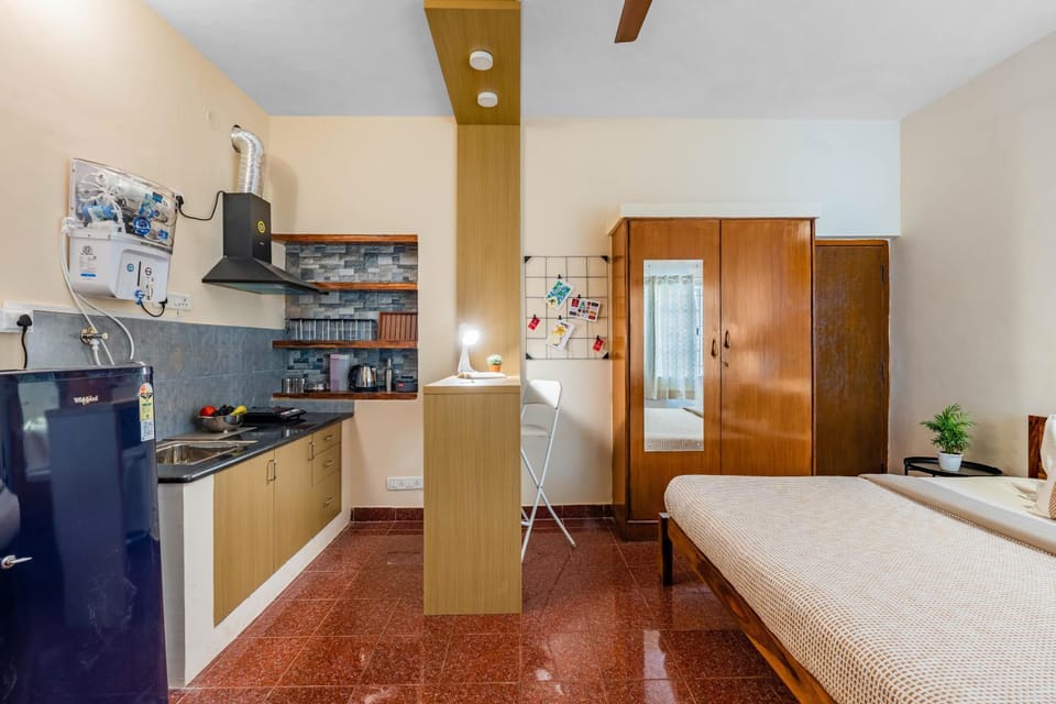 Bed, Kitchen or kitchenette, Photo of the whole room, stove