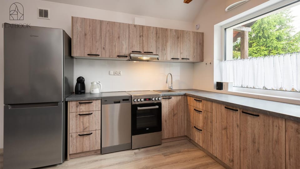 Coffee/tea facilities, Kitchen or kitchenette, dishwasher, stove