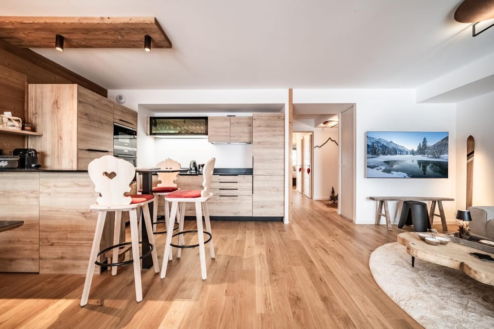 Kitchen or kitchenette, Dining area, oven, stove