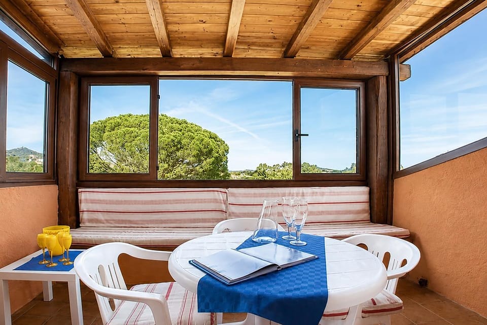 View (from property/room), Balcony/Terrace, Dining area