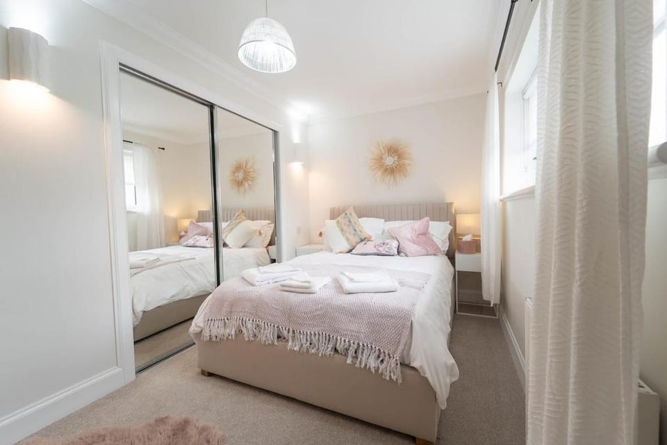 Bed, Photo of the whole room, Bedroom, towels, wardrobe