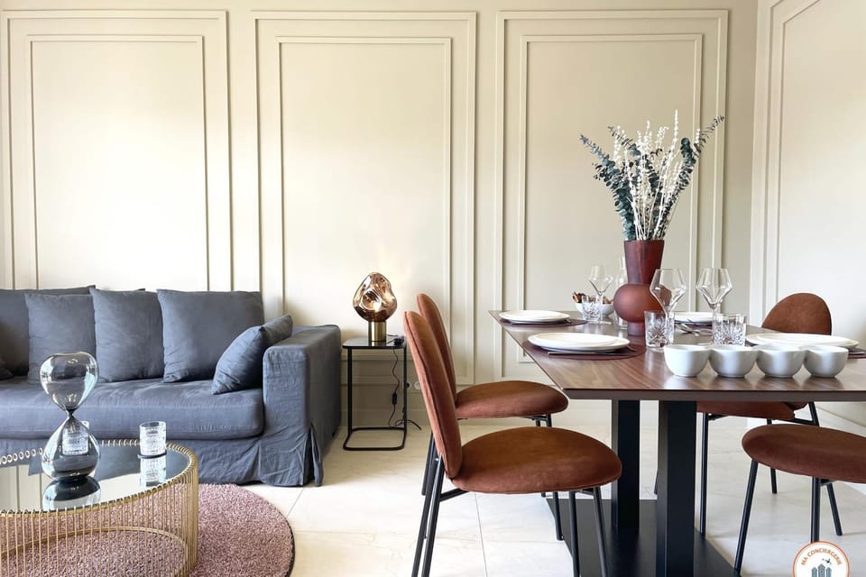 Living room, Dining area