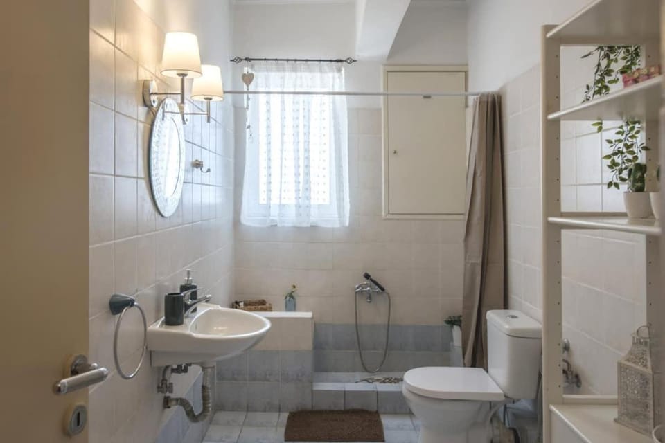 In the Heart of the Port Area Apartment in Pireas