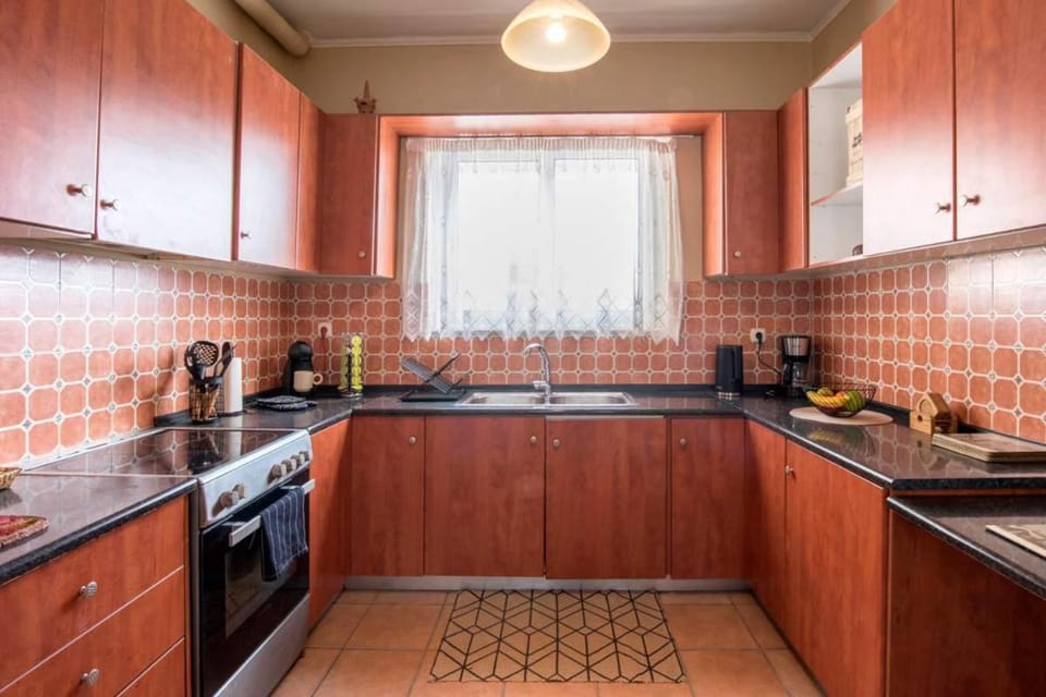 In the Heart of the Port Area Apartment in Pireas