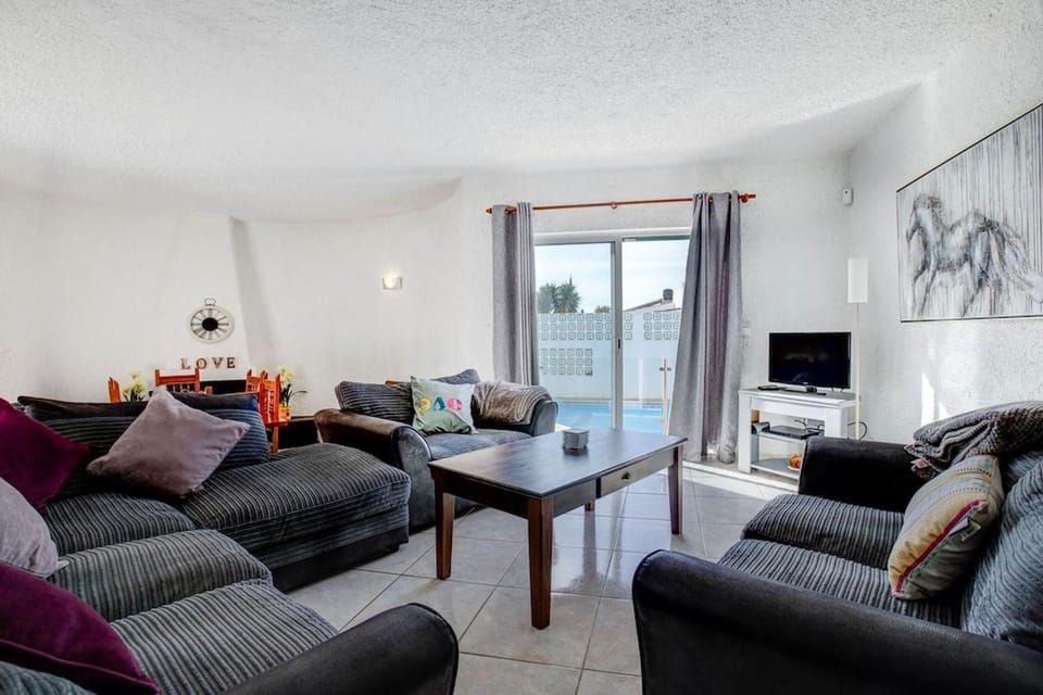 Communal lounge/ TV room, Living room