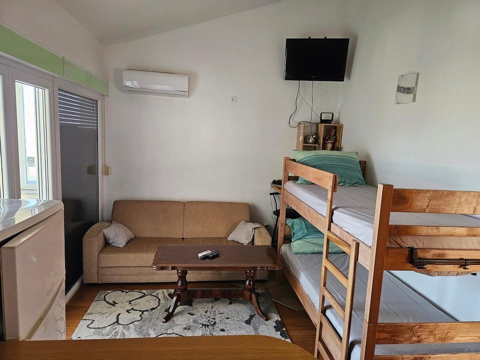 Laura Apartment in Novalja