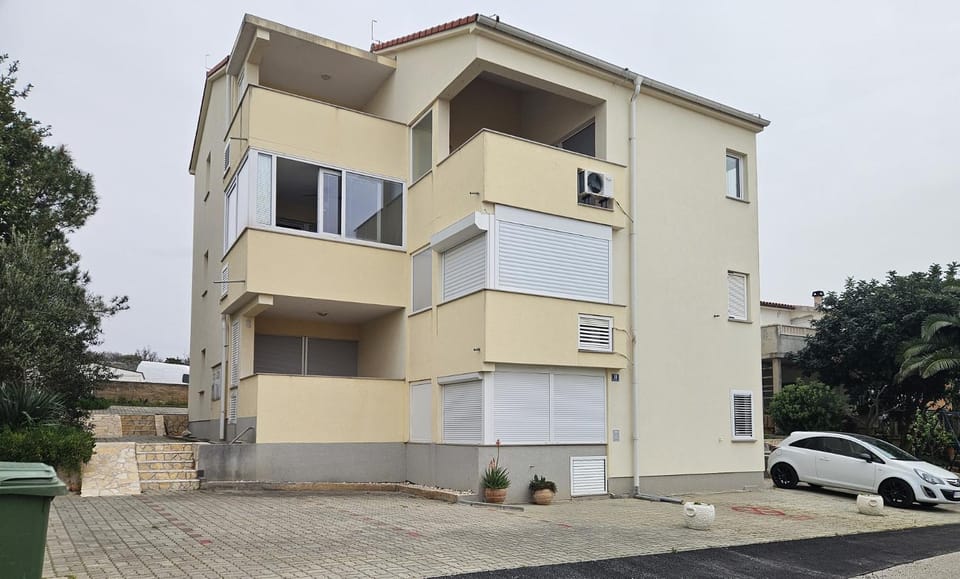 Laura Apartment in Novalja