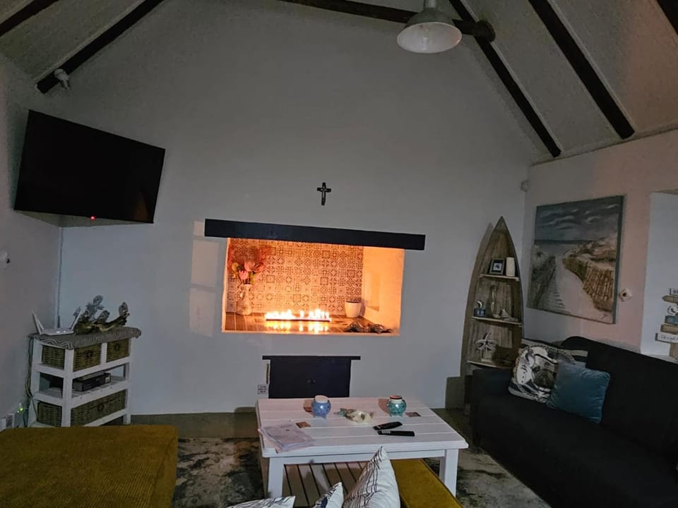 TV and multimedia, Living room, Dining area, fireplace