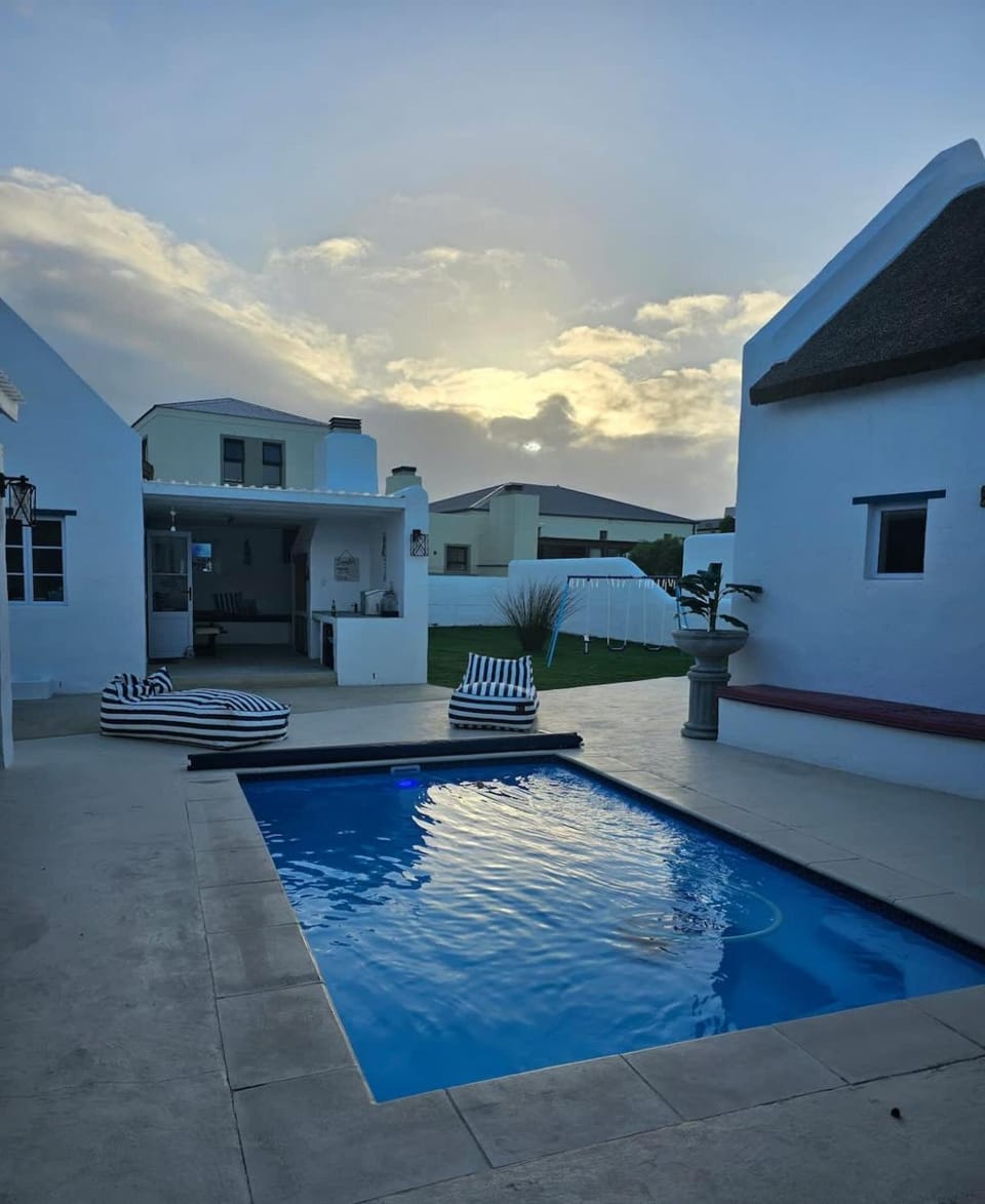 R&R on Chlamys Langezandt Fisherman's Village House in Western Cape