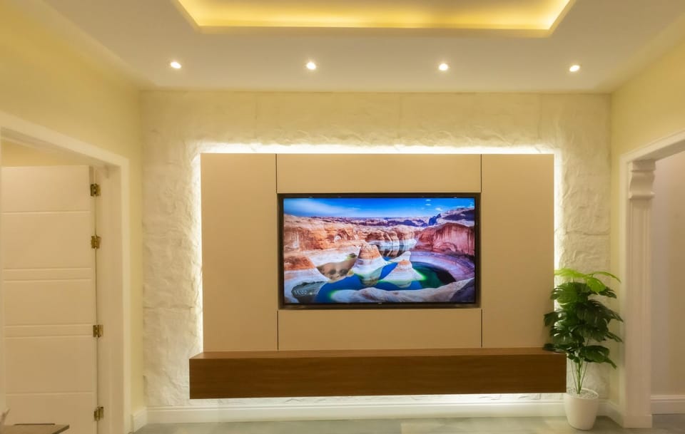 TV and multimedia, Lounge or bar, Entertainment