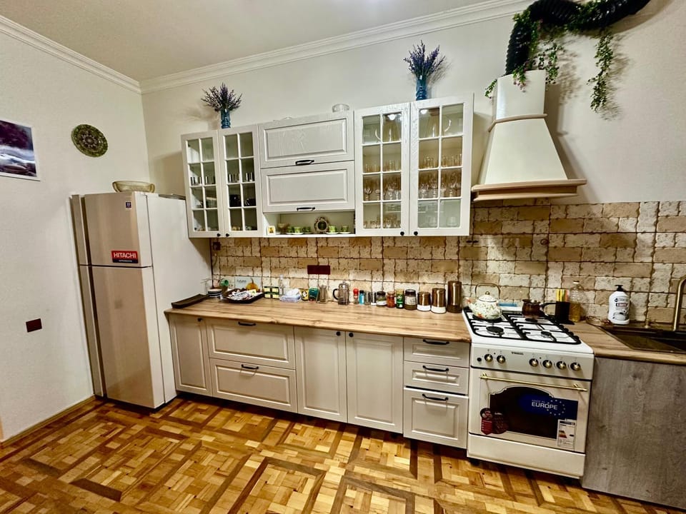 Kitchen or kitchenette, Internal: Not applicable to any particular room