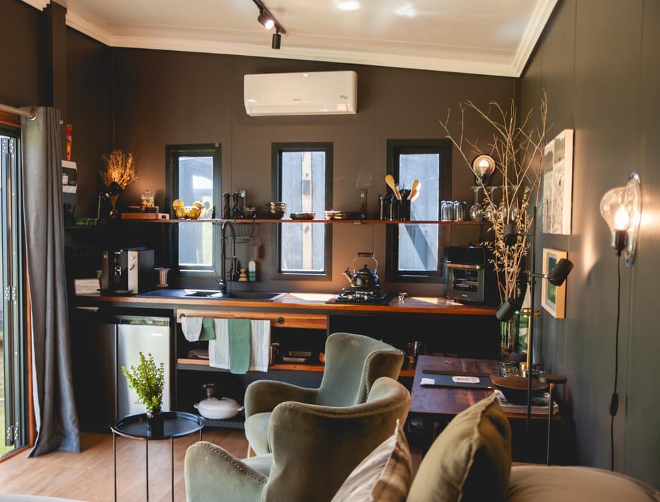 Kitchen or kitchenette, Living room, Seating area