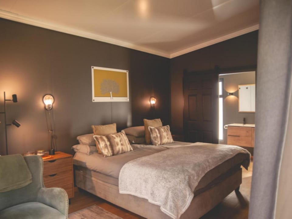 Toilet, Bed, Bedroom