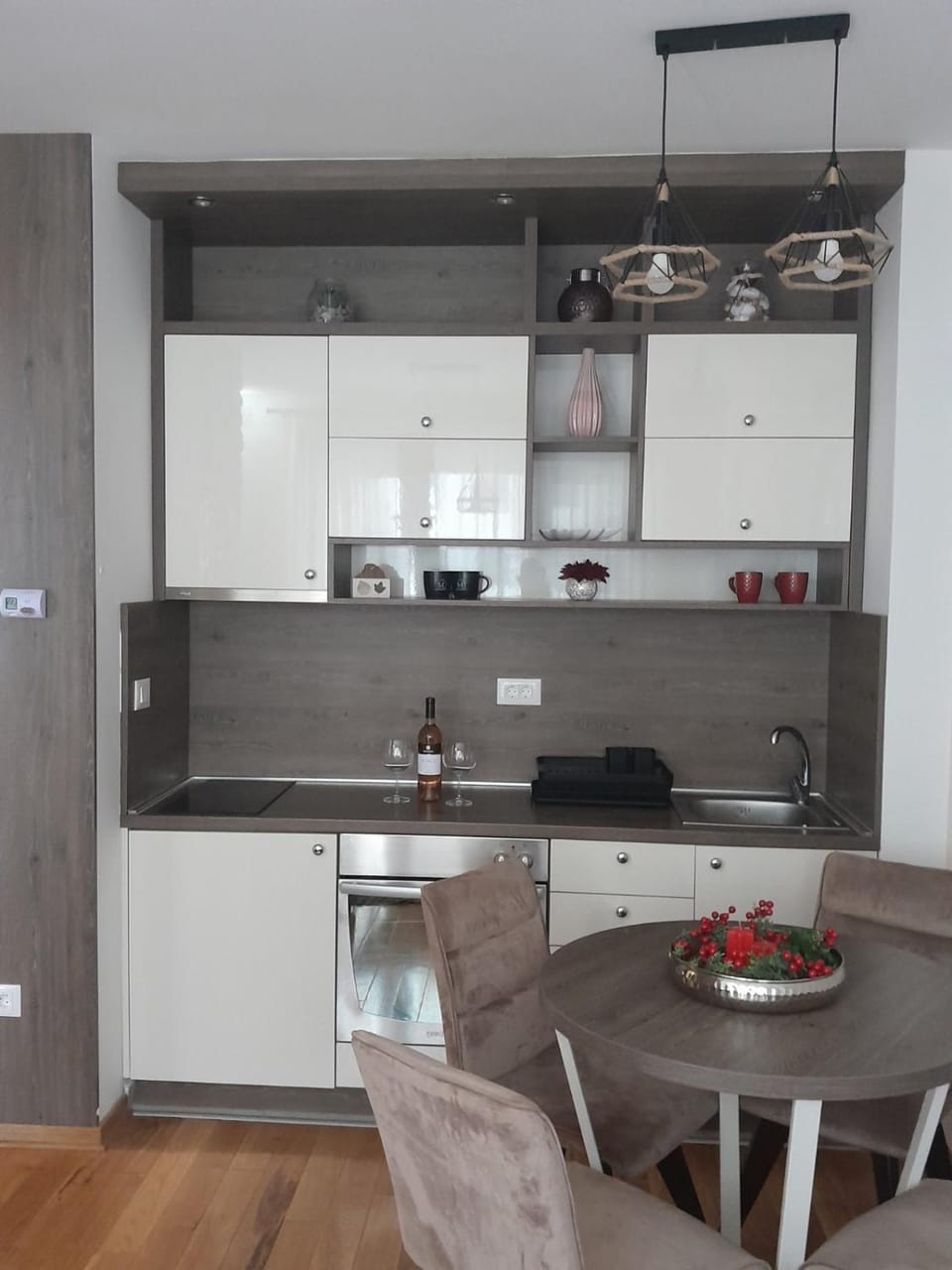 Kitchen or kitchenette, Dining area, stove