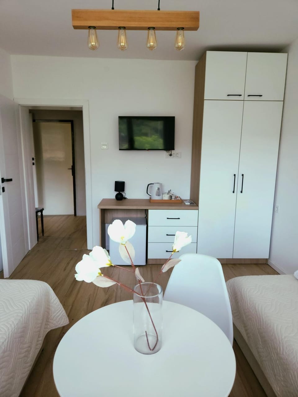 Bed, TV and multimedia, Photo of the whole room, Seating area