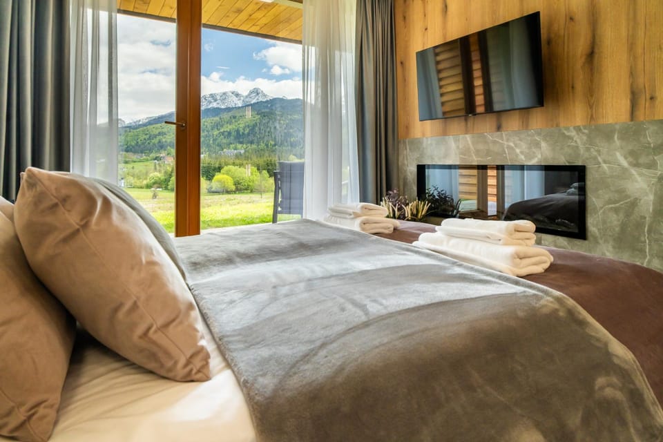 Bed, Bedroom, Mountain view