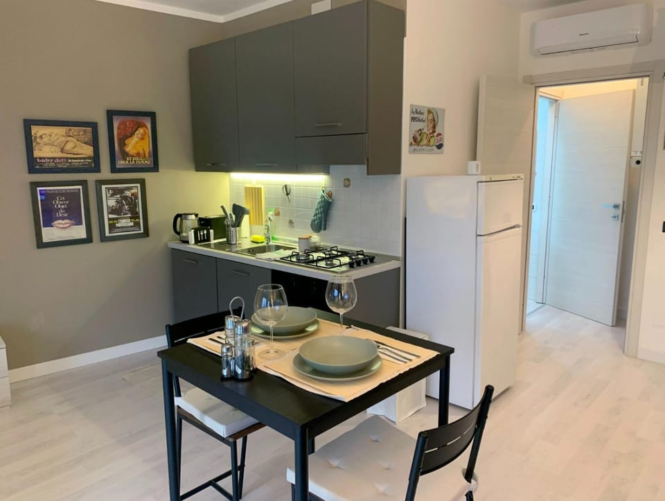 Kitchen or kitchenette, Dining area, oven, stove, air conditioner