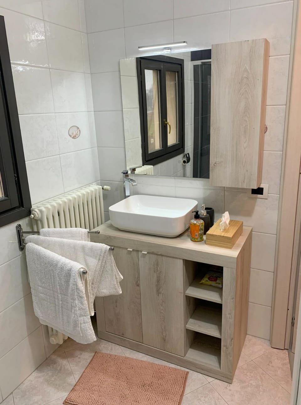 Bathroom, towels