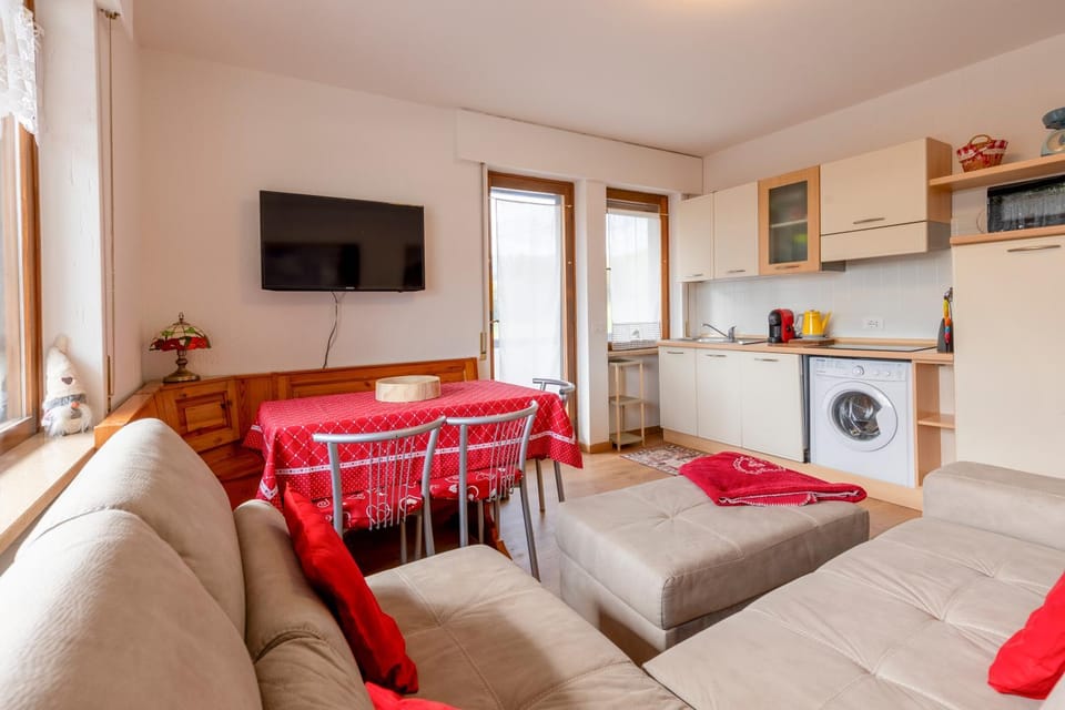 TV and multimedia, Kitchen or kitchenette, Living room, Seating area, Dining area, pet friendly, stove