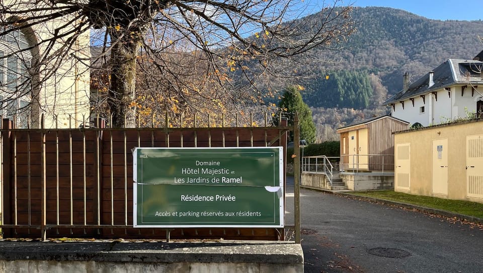 Facade/entrance, Logo/Certificate/Sign