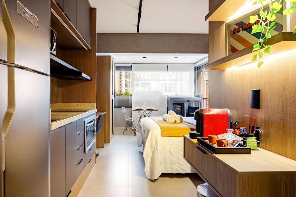 Coffee/tea facilities, Kitchen or kitchenette, oven, stove