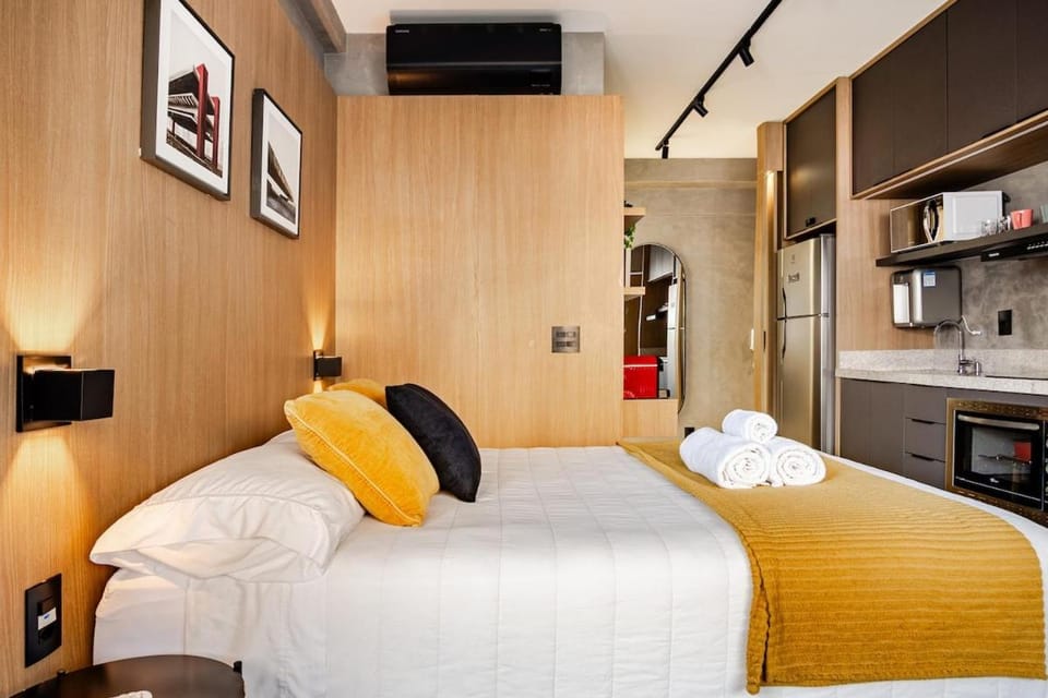 Bed, TV and multimedia, Kitchen or kitchenette, Photo of the whole room, Bedroom, towels, wardrobe, air conditioner