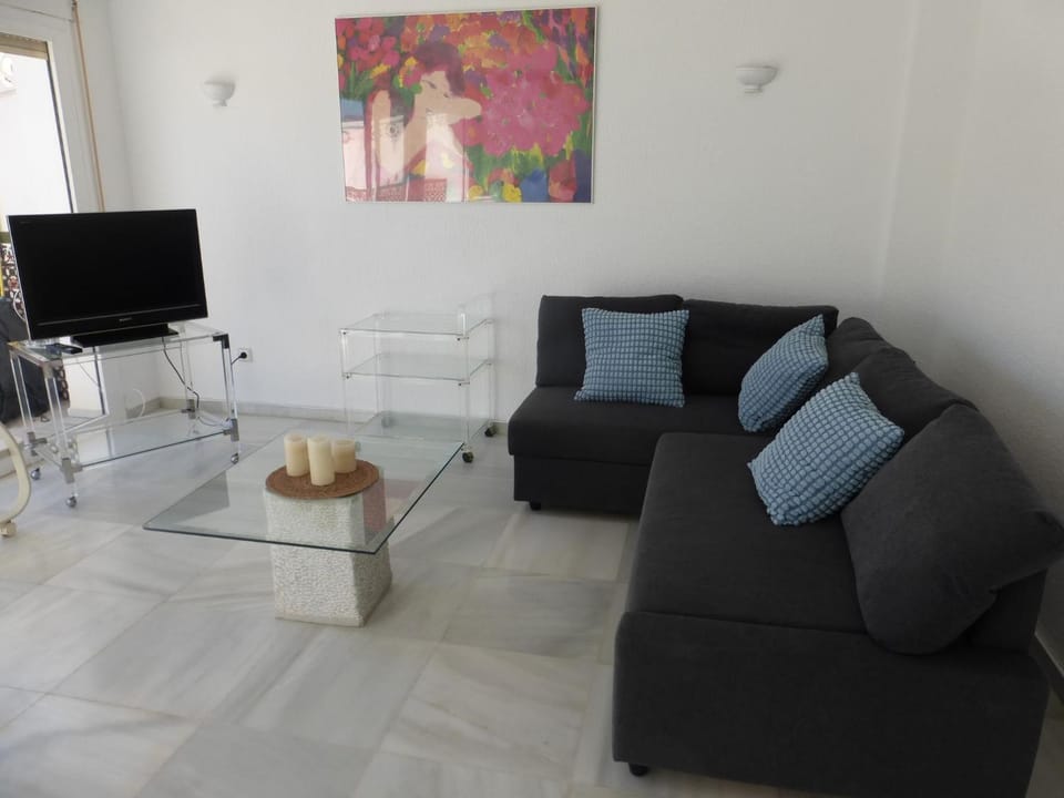 Communal lounge/ TV room, TV and multimedia, Living room