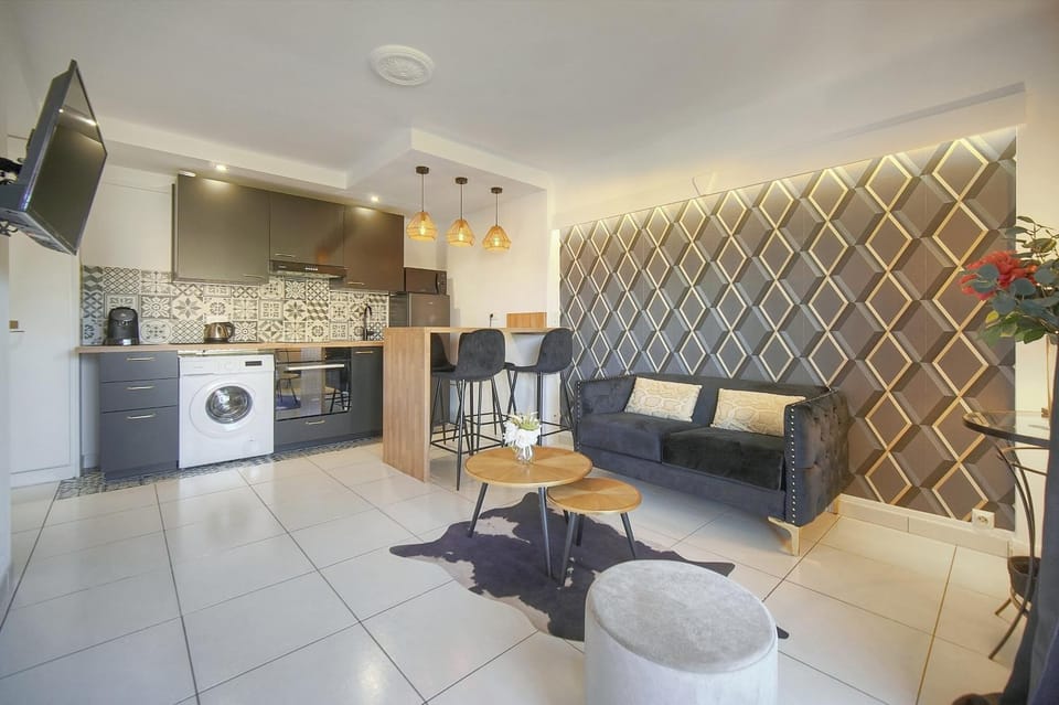TV and multimedia, Living room, Dining area, oven, stove, toaster, washing machine